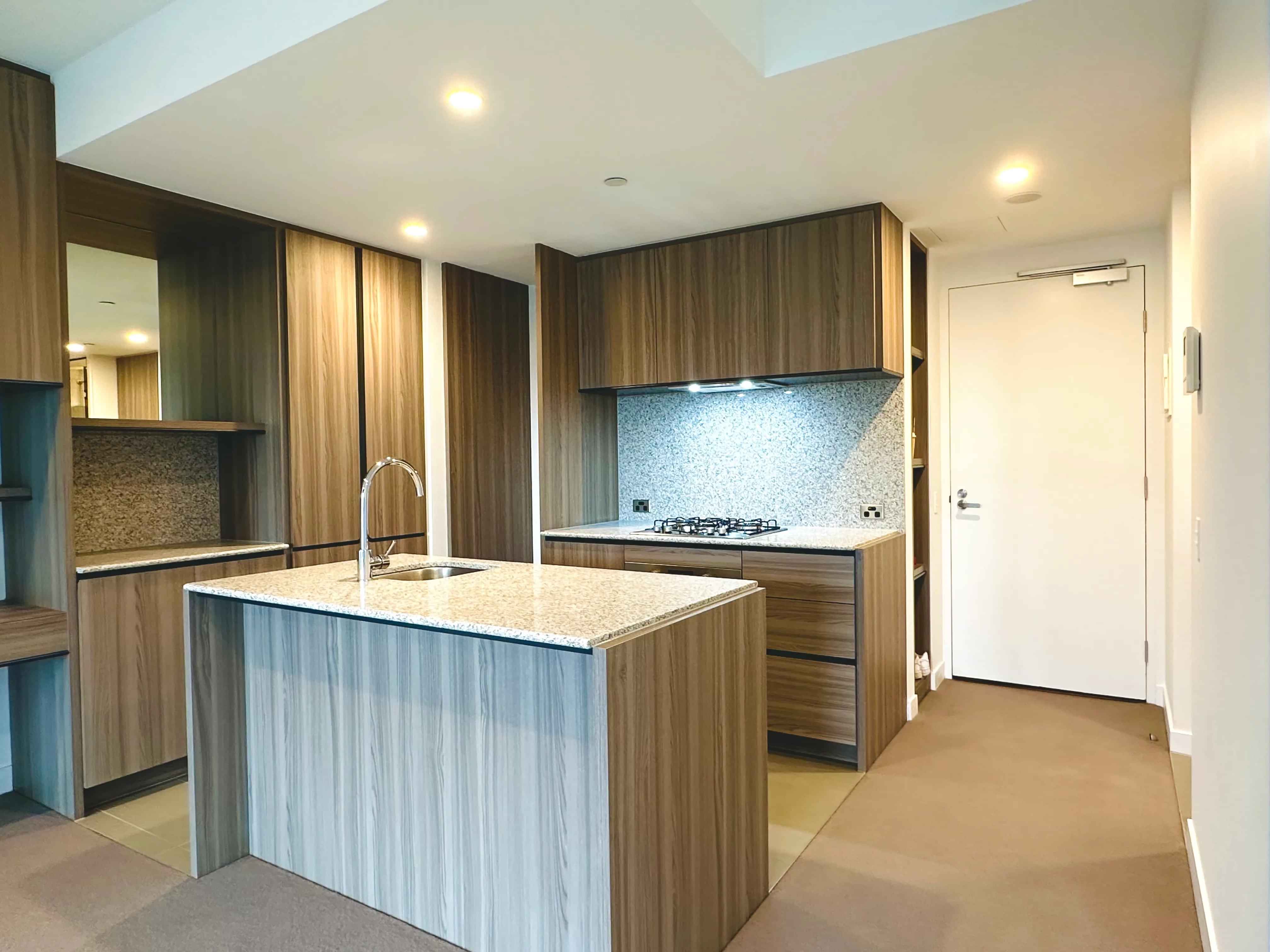 Common Area?w=400&h=260&fit=crop&q=40&auto=format&trim=auto