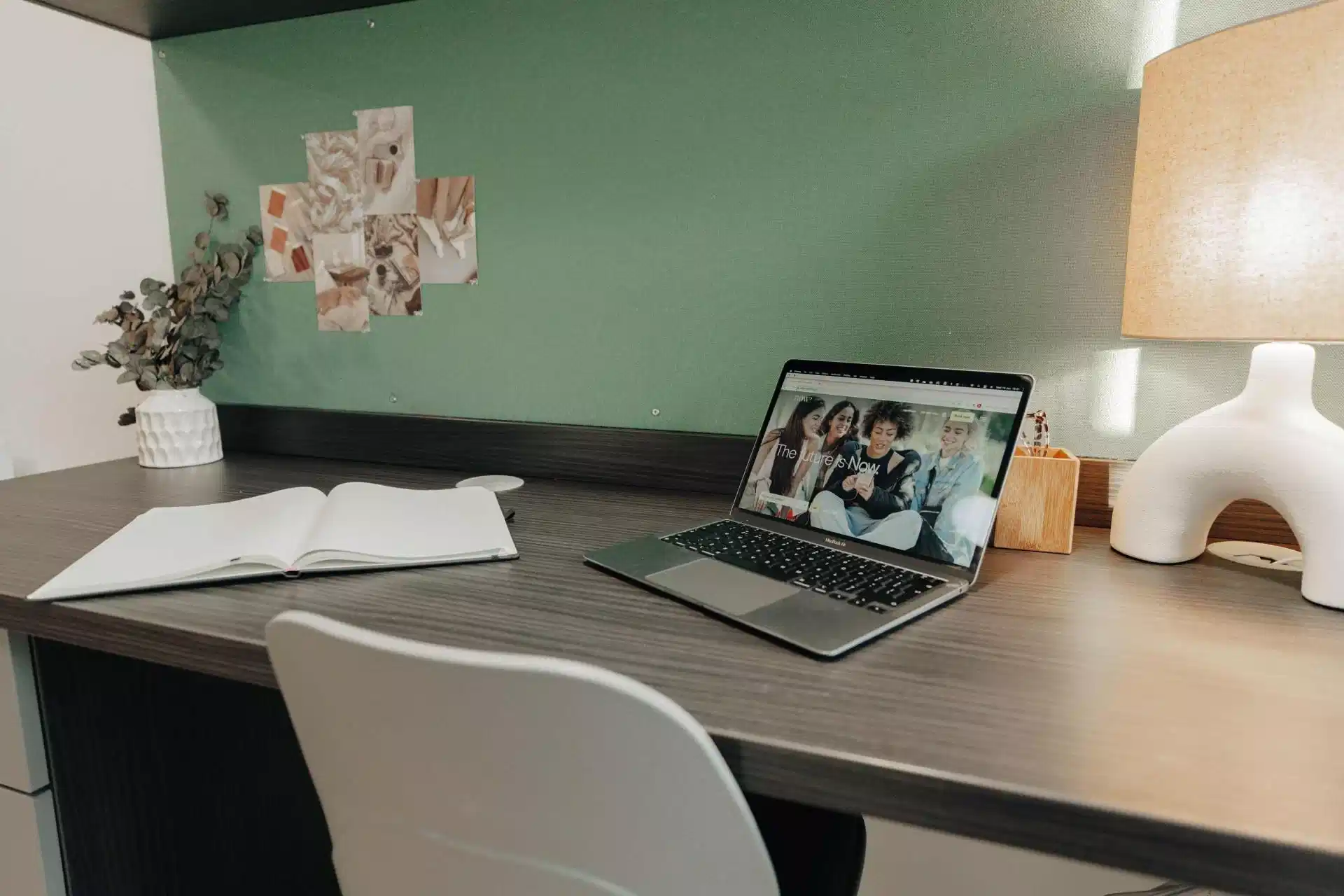 Amenities?w=400&h=260&fit=crop&q=40&auto=format&trim=auto