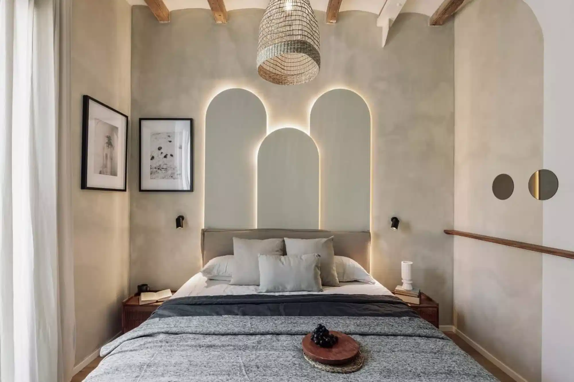 Exterior?w=400&h=260&fit=crop&q=40&auto=format&trim=auto