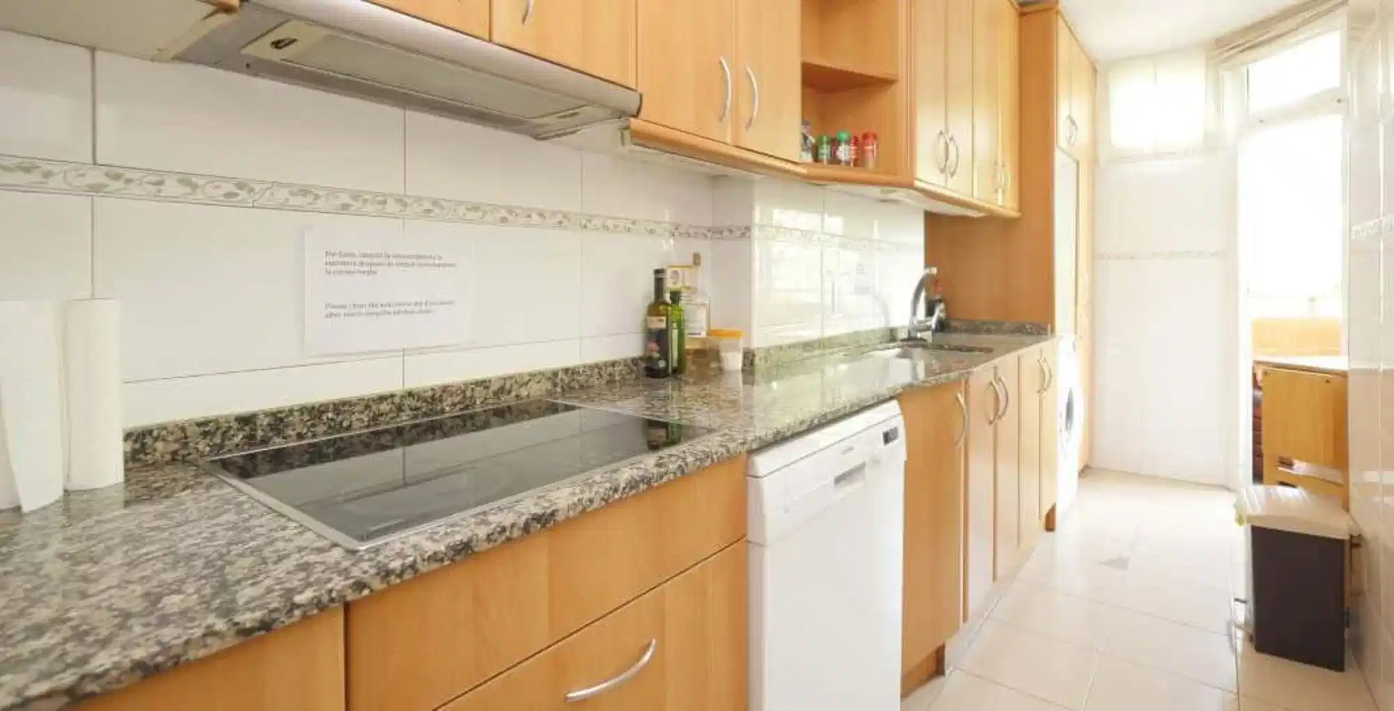 Exterior?w=400&h=260&fit=crop&q=40&auto=format&trim=auto