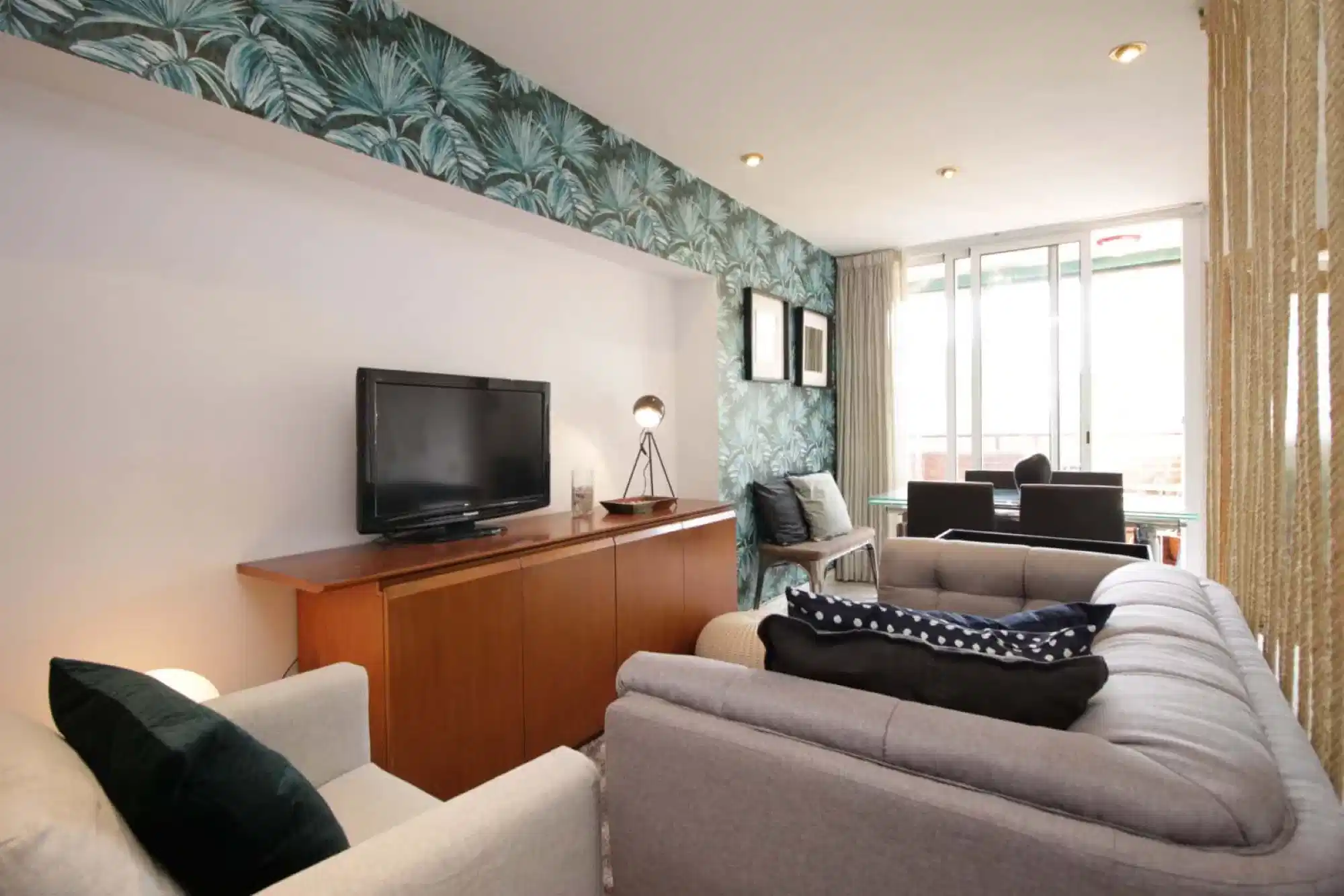 Exterior?w=400&h=260&fit=crop&q=40&auto=format&trim=auto