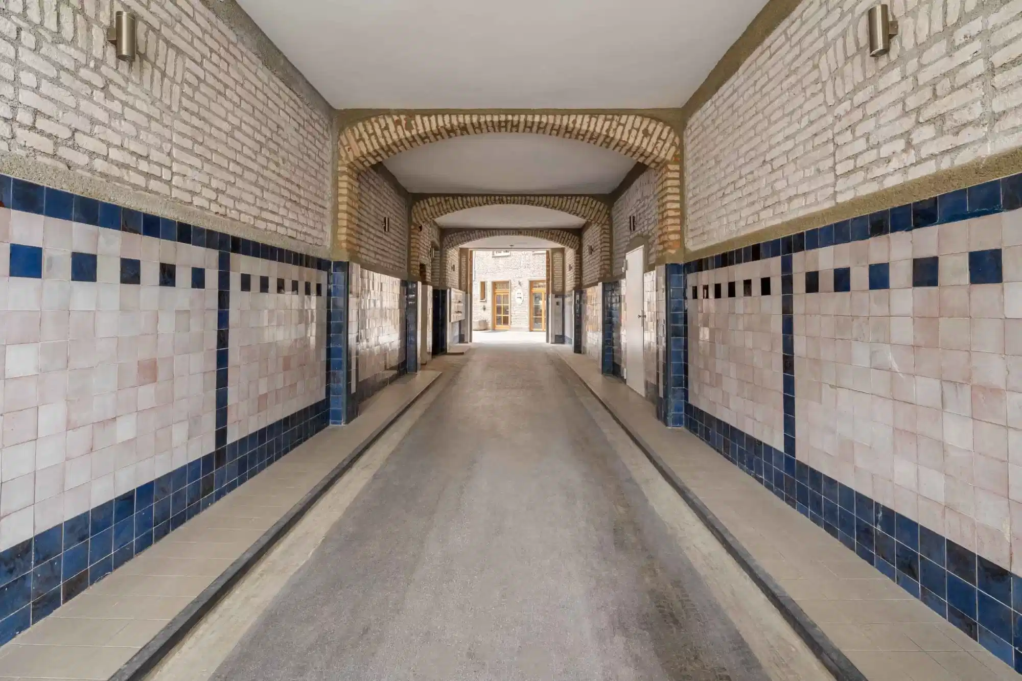 Common Area?w=400&h=260&fit=crop&q=40&auto=format&trim=auto