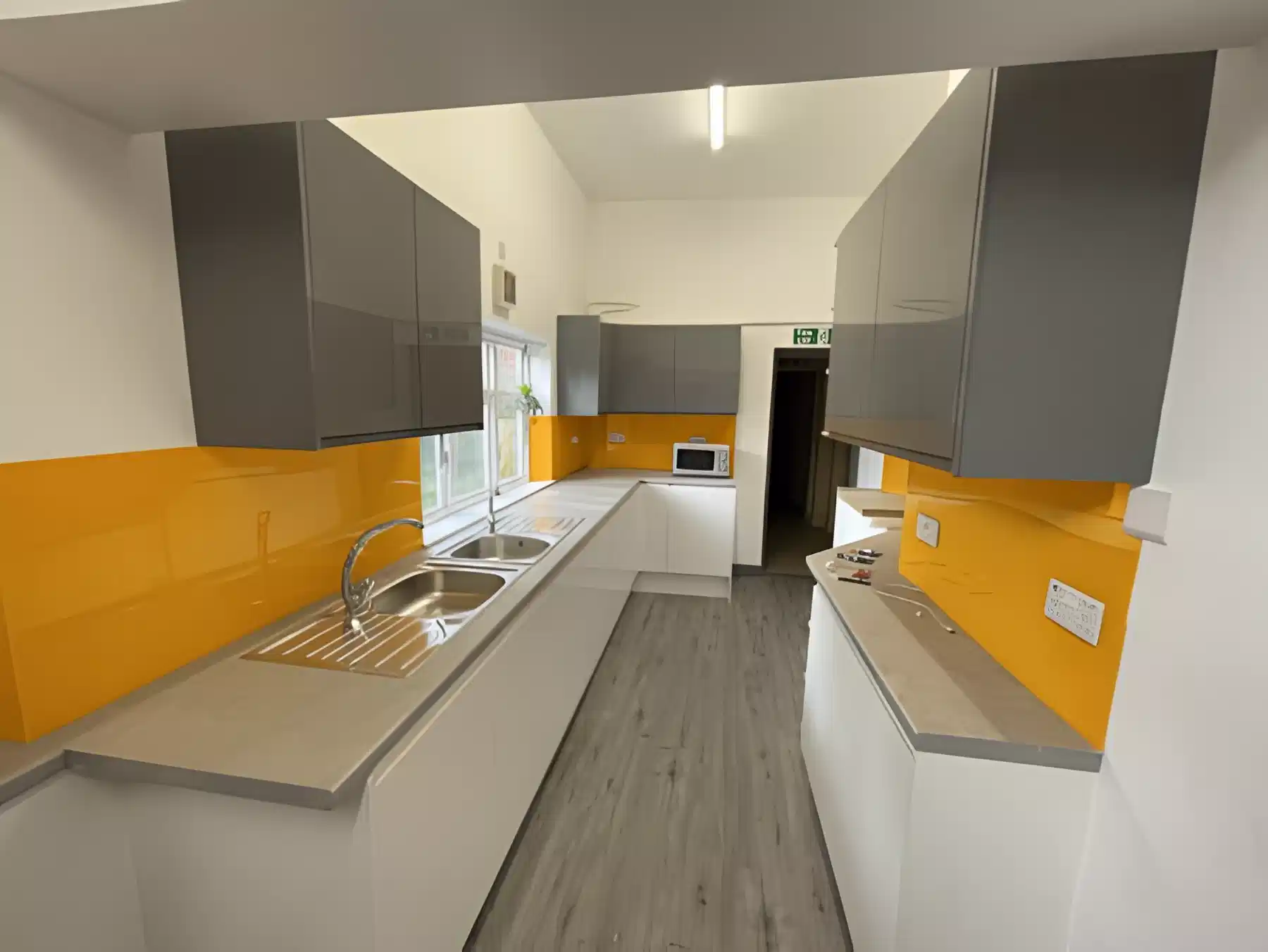 Exterior?w=400&h=260&fit=crop&q=40&auto=format&trim=auto