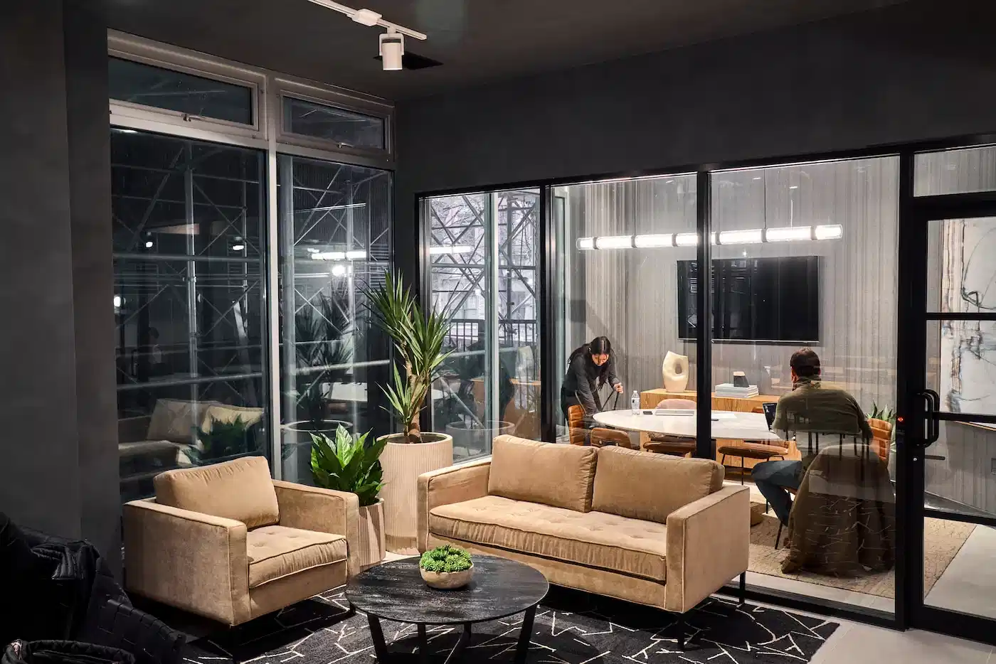 Common Area?w=400&h=260&fit=crop&q=40&auto=format&trim=auto