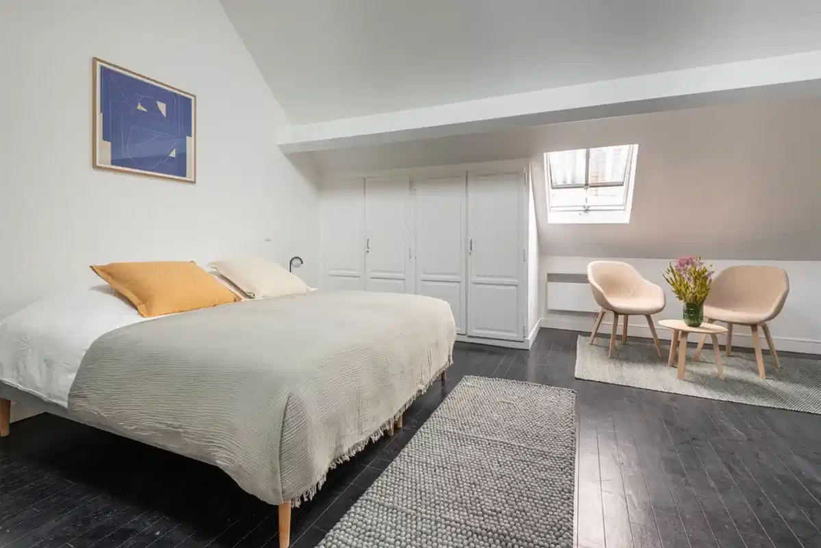 Exterior?w=400&h=260&fit=crop&q=40&auto=format&trim=auto