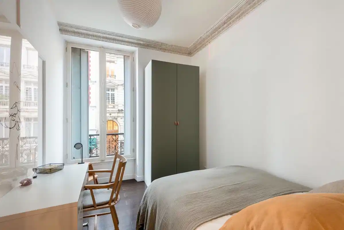 Exterior?w=400&h=260&fit=crop&q=40&auto=format&trim=auto