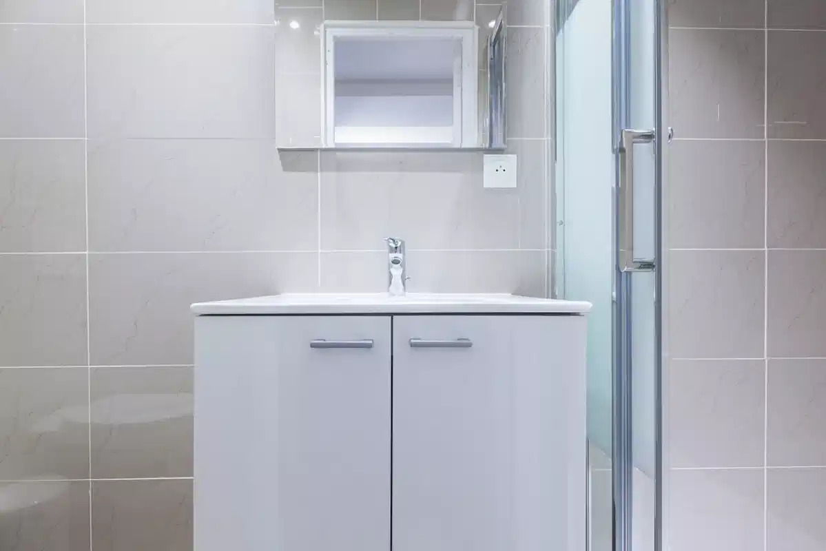 Exterior?w=400&h=260&fit=crop&q=40&auto=format&trim=auto