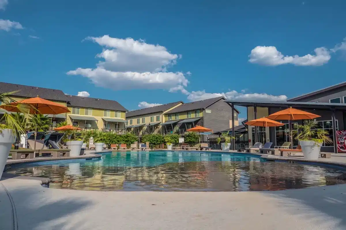 Amenities?w=400&h=260&fit=crop&q=40&auto=format&trim=auto