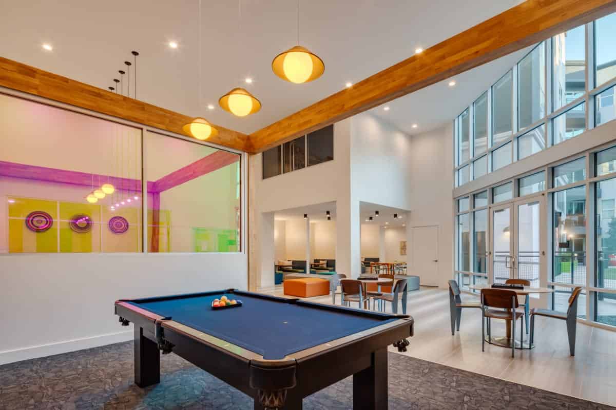 Common Area?w=400&h=260&fit=crop&q=40&auto=format&trim=auto