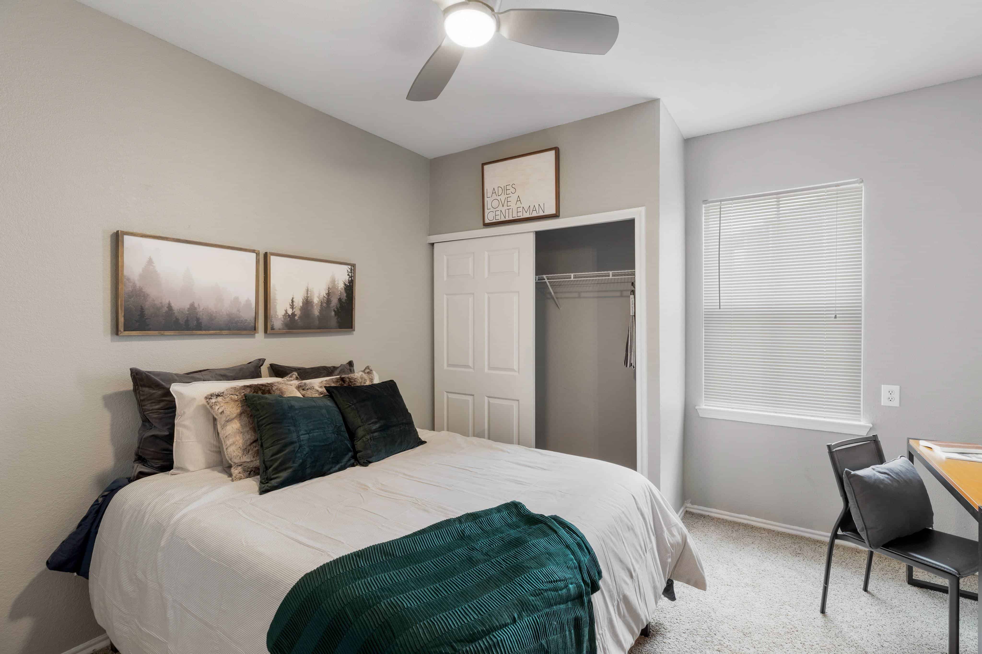 Kitchen?w=400&h=260&fit=crop&q=40&auto=format&trim=auto