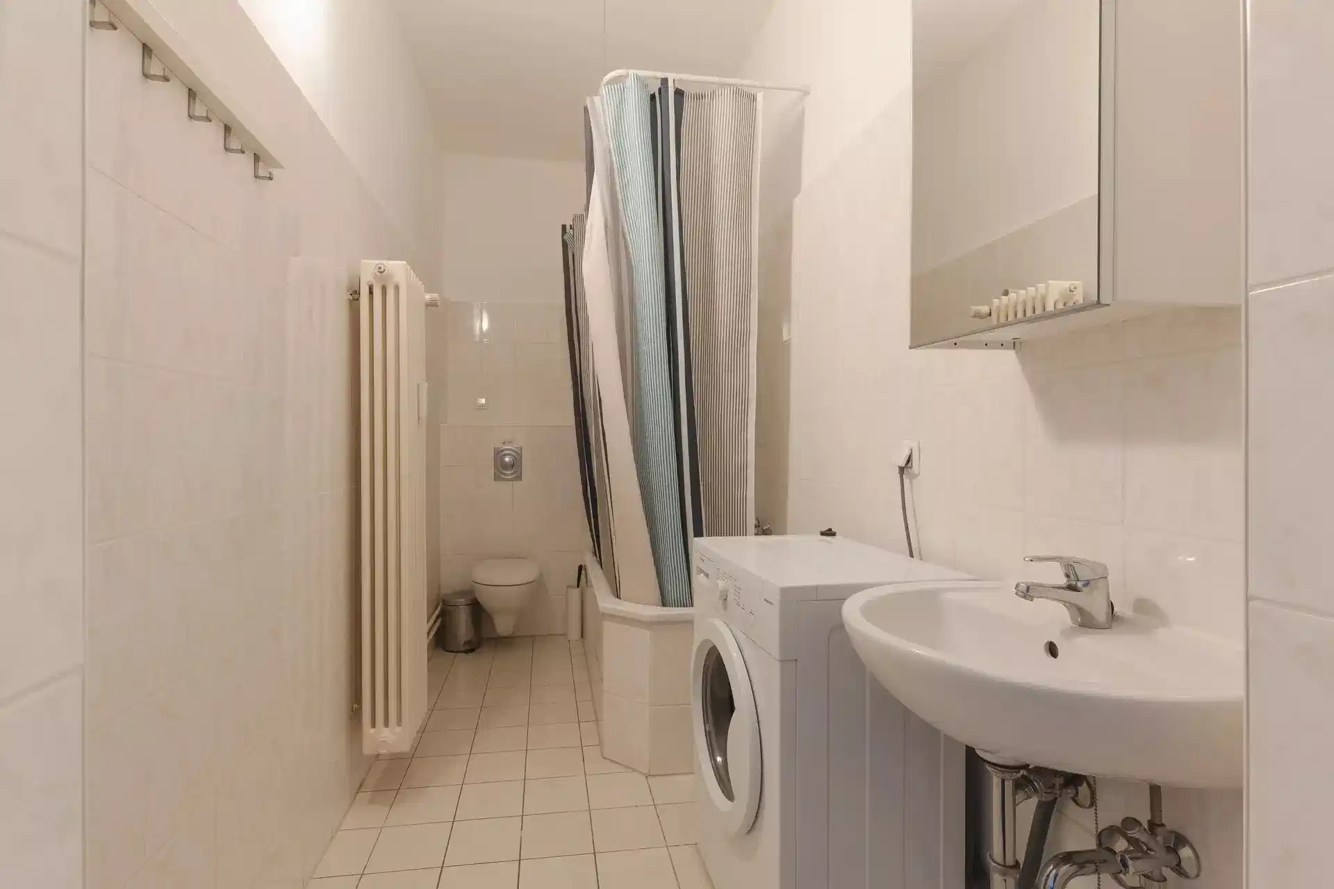 Grünberger Straße 1, Berlin - Berlin, Germany - Private Room (23.46 Sqm) - Bathroom