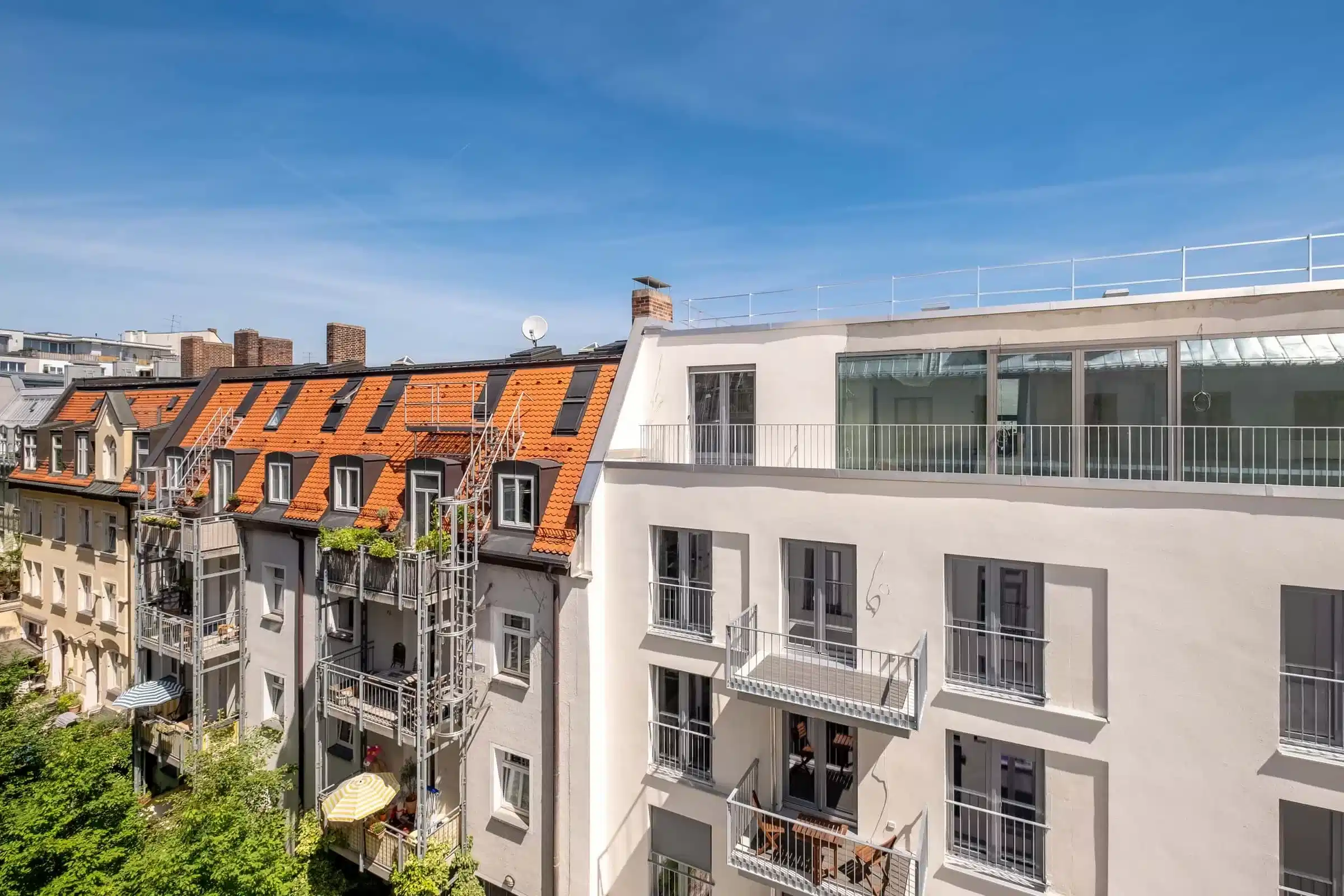 Exterior?w=400&h=260&fit=crop&q=40&auto=format&trim=auto