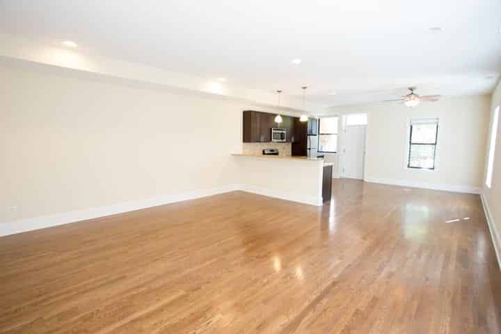 5335-5337 S. Woodlawn Avenue, Chicago - Chicago, Illinois, United States - Room