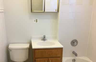 Kitchen?w=400&h=260&fit=crop&q=40&auto=format&trim=auto