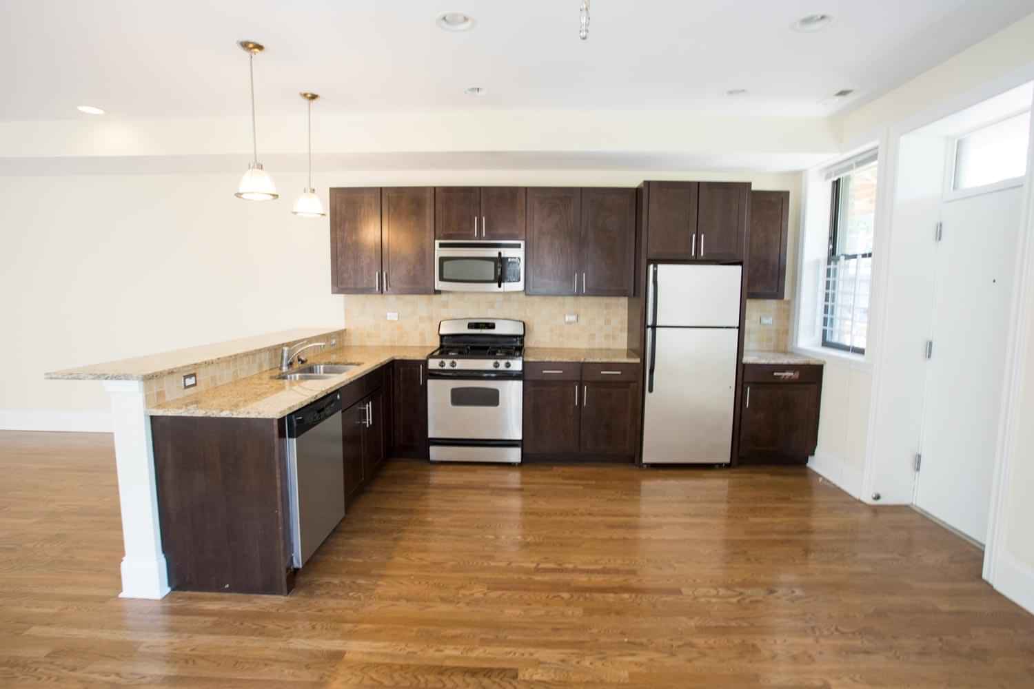 Bathroom?w=400&h=260&fit=crop&q=40&auto=format&trim=auto