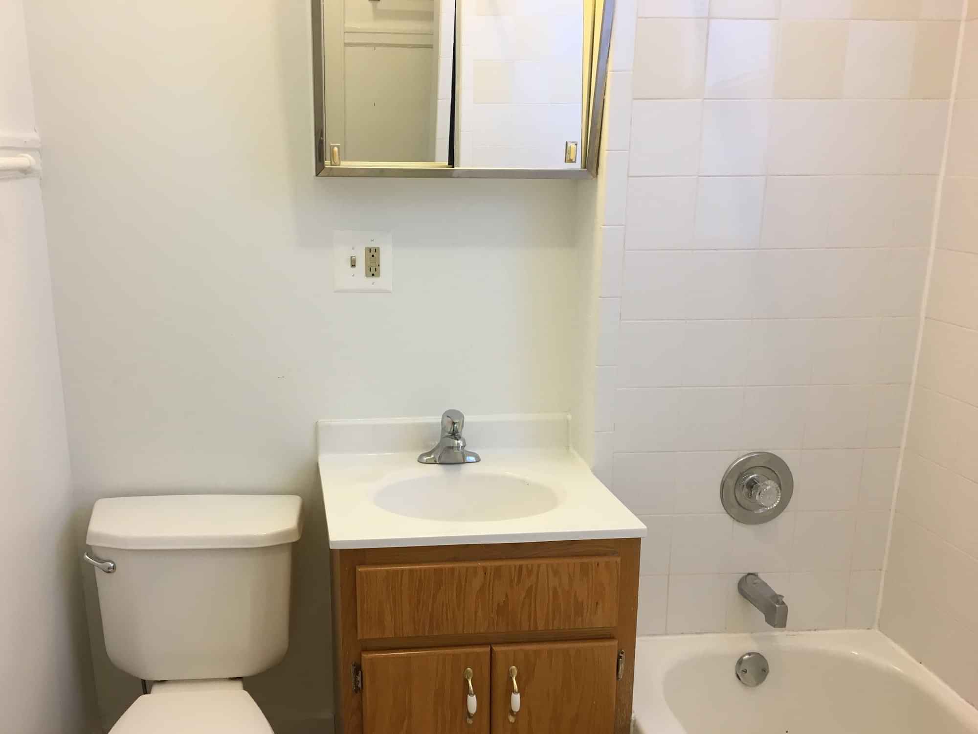 Room?w=400&h=260&fit=crop&q=40&auto=format&trim=auto