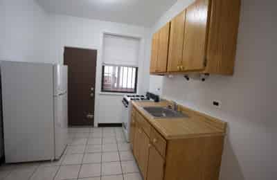 Kitchen?w=400&h=260&fit=crop&q=40&auto=format&trim=auto
