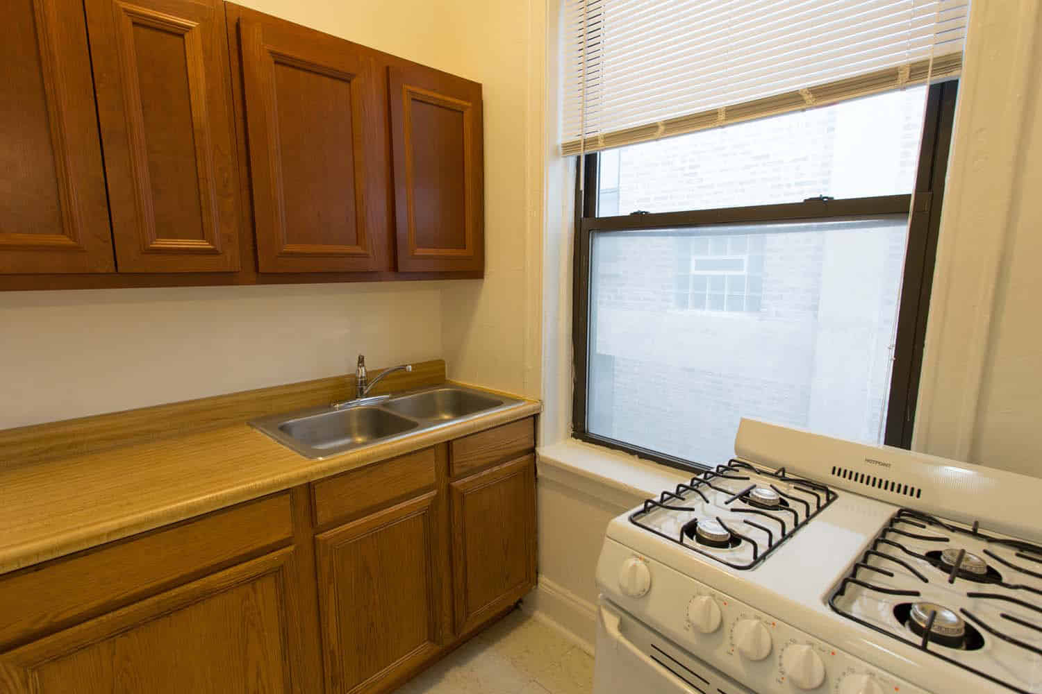 Kitchen?w=400&h=260&fit=crop&q=40&auto=format&trim=auto