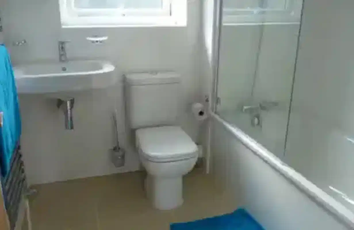 Kitchen?w=400&h=260&fit=crop&q=40&auto=format&trim=auto