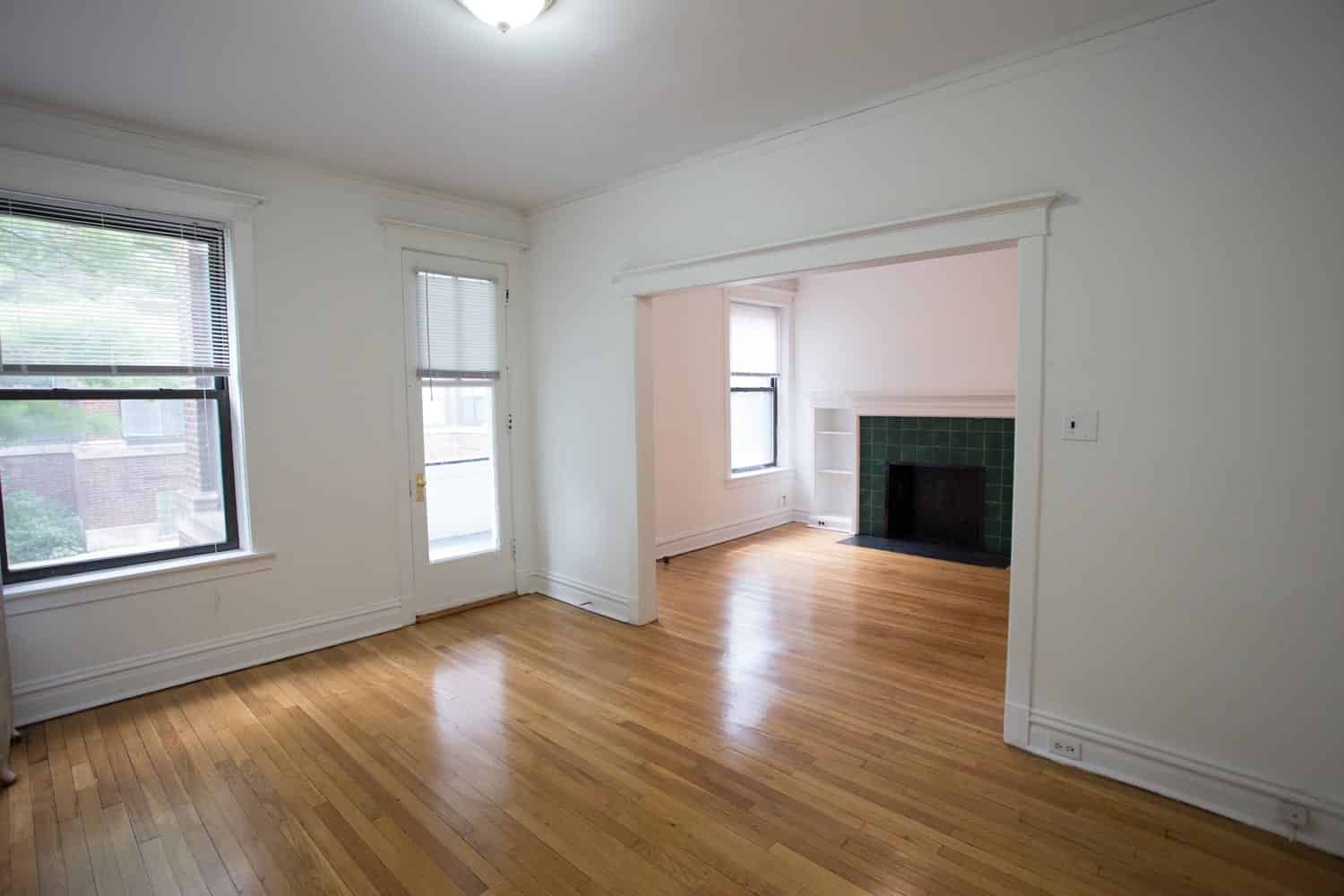 Exterior?w=400&h=260&fit=crop&q=40&auto=format&trim=auto