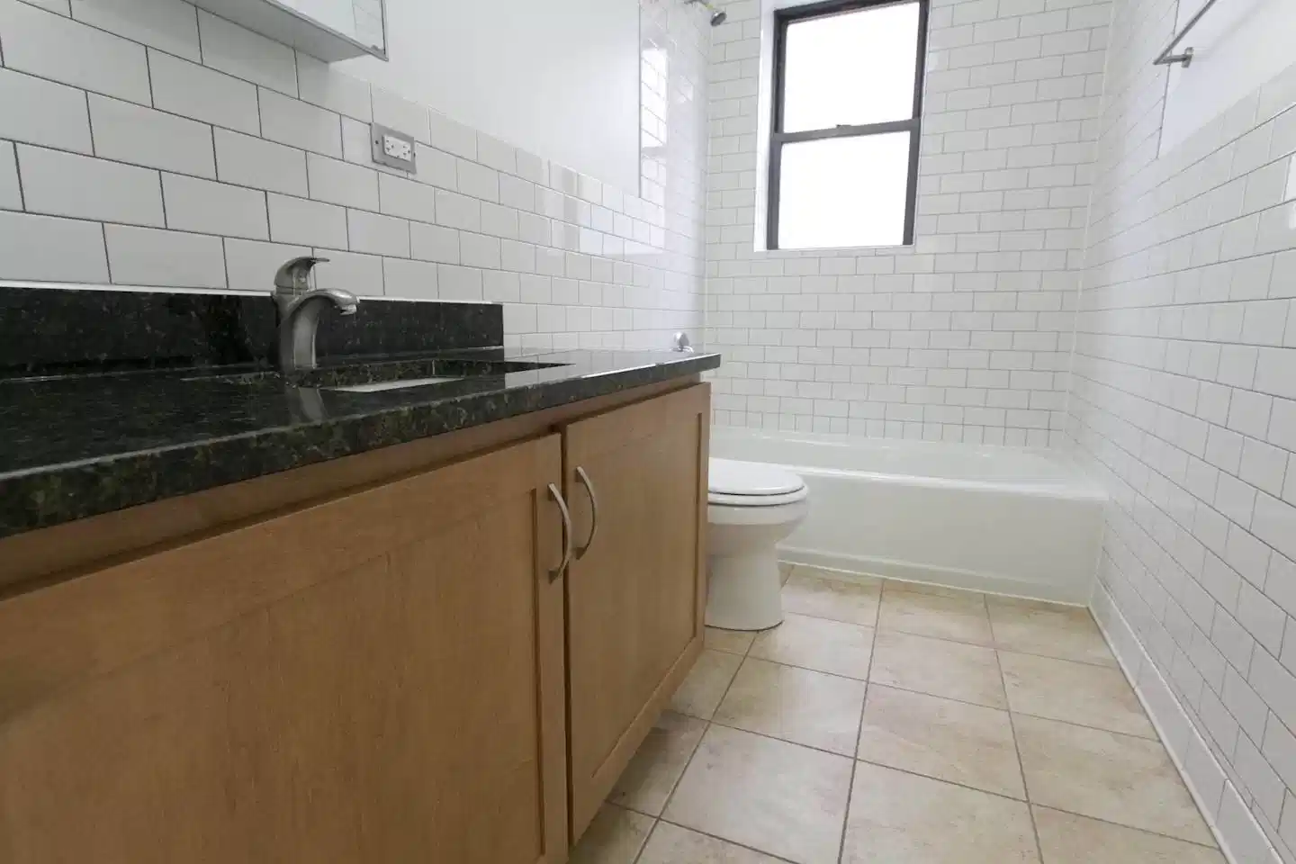 5401-5405 S. Drexel Boulevard, Chicago - Chicago, Illinois, United States - Bathroom