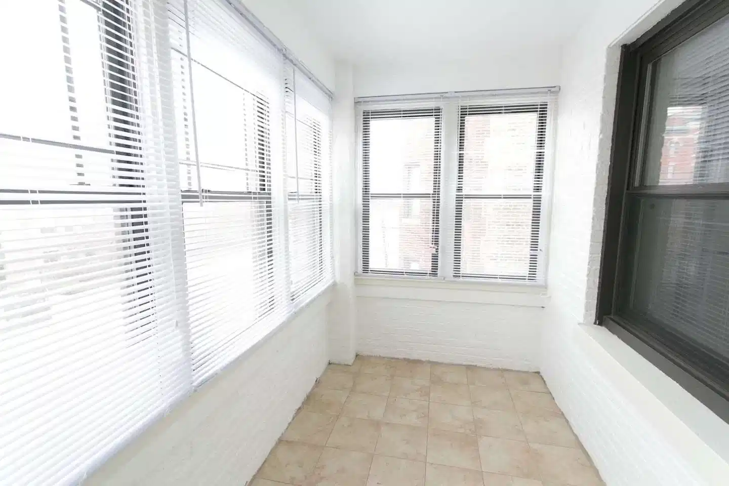 5401-5405 S. Drexel Boulevard, Chicago - Chicago, Illinois, United States - Room