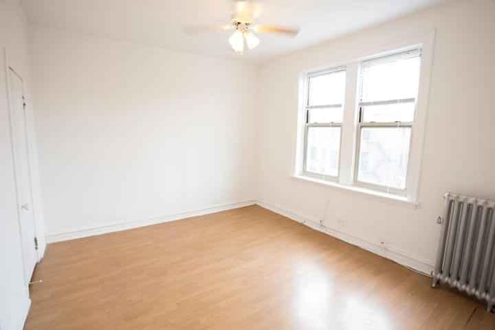 5452 S. Ellis Avenue, Chicago - Chicago, Illinois, United States - Room