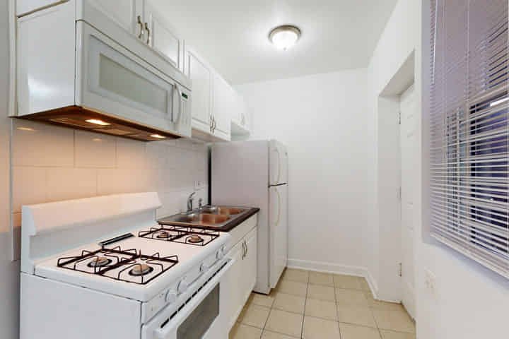 5405-5407 S. Woodlawn Avenue, Chicago - Chicago, Illinois, United States - Kitchen