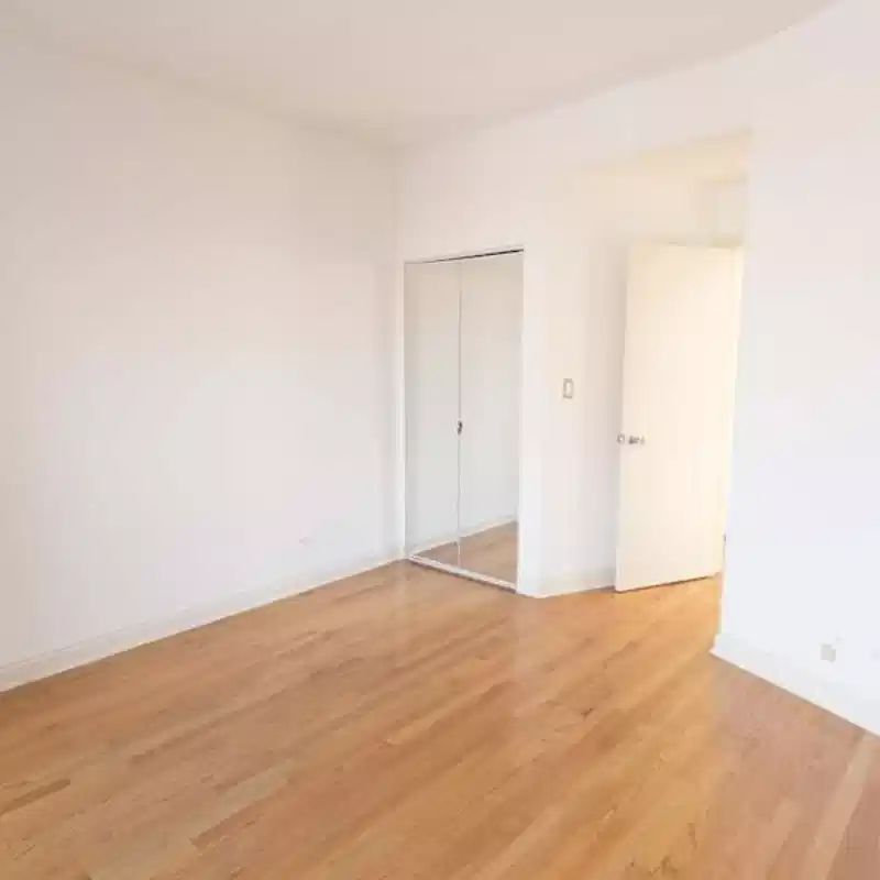 5401-5409 S. Cottage Grove Avenue, Chicago - Chicago, Illinois, United States - Room