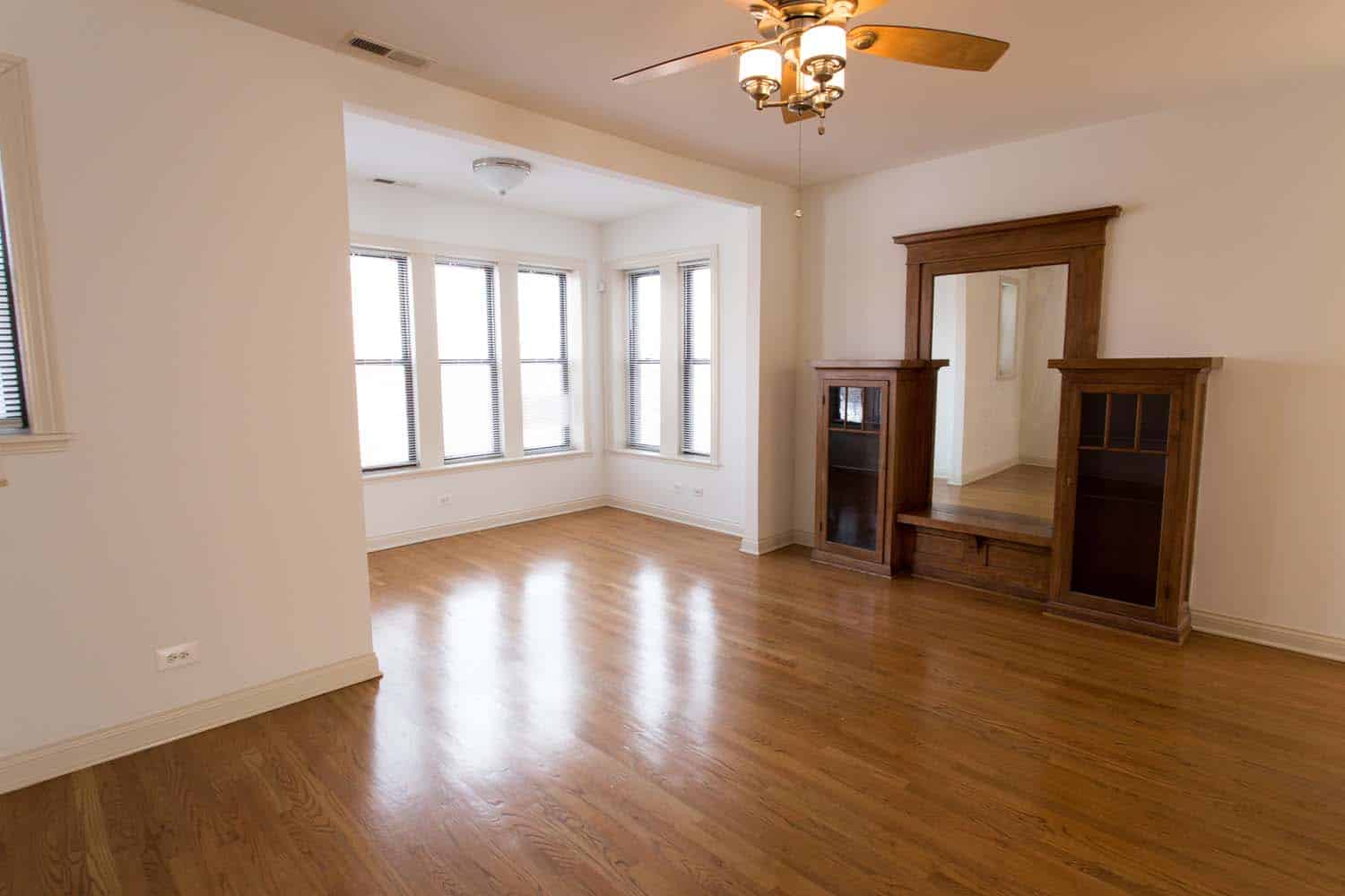 Exterior?w=400&h=260&fit=crop&q=40&auto=format&trim=auto