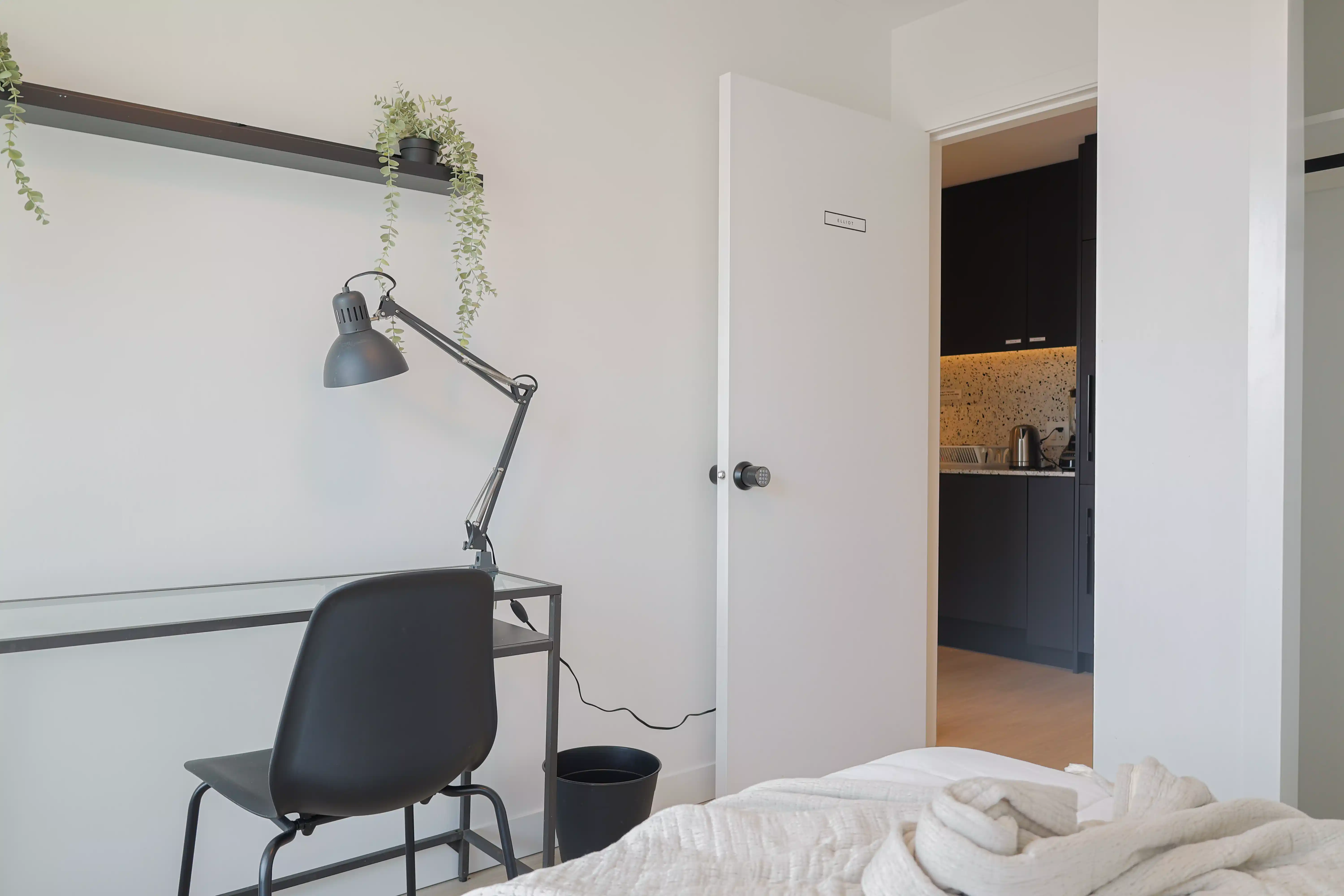 Amenities?w=400&h=260&fit=crop&q=40&auto=format&trim=auto