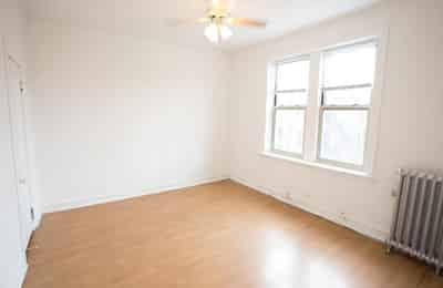 Room?w=400&h=260&fit=crop&q=40&auto=format&trim=auto
