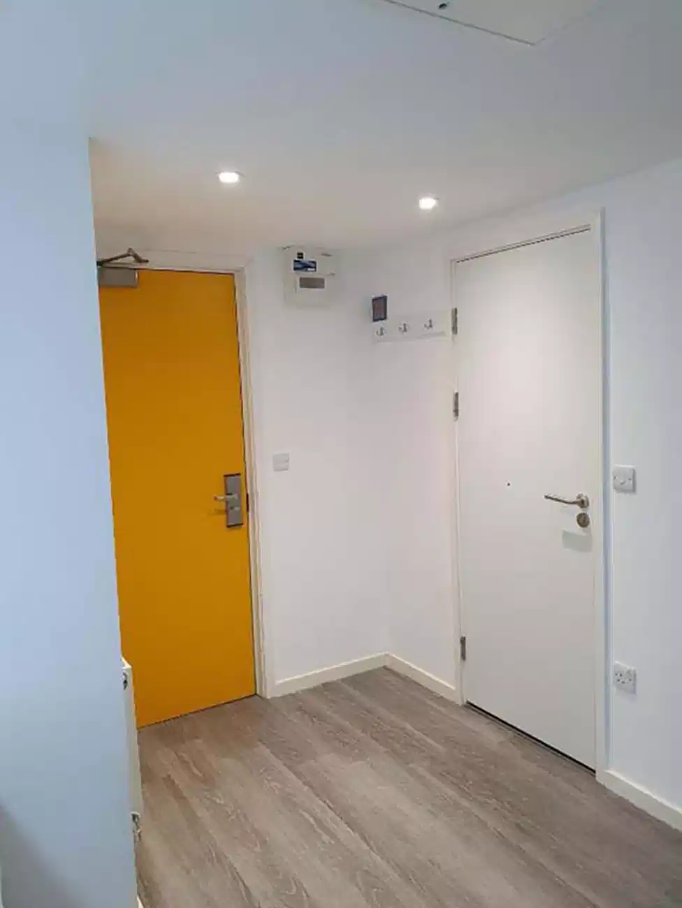 Amenities?w=400&h=260&fit=crop&q=40&auto=format&trim=auto