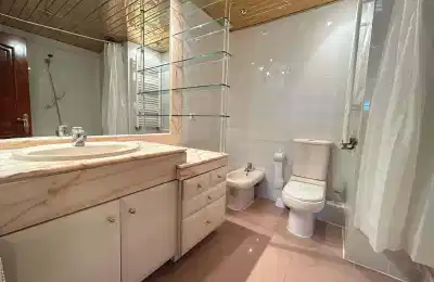 Exterior?w=400&h=260&fit=crop&q=40&auto=format&trim=auto