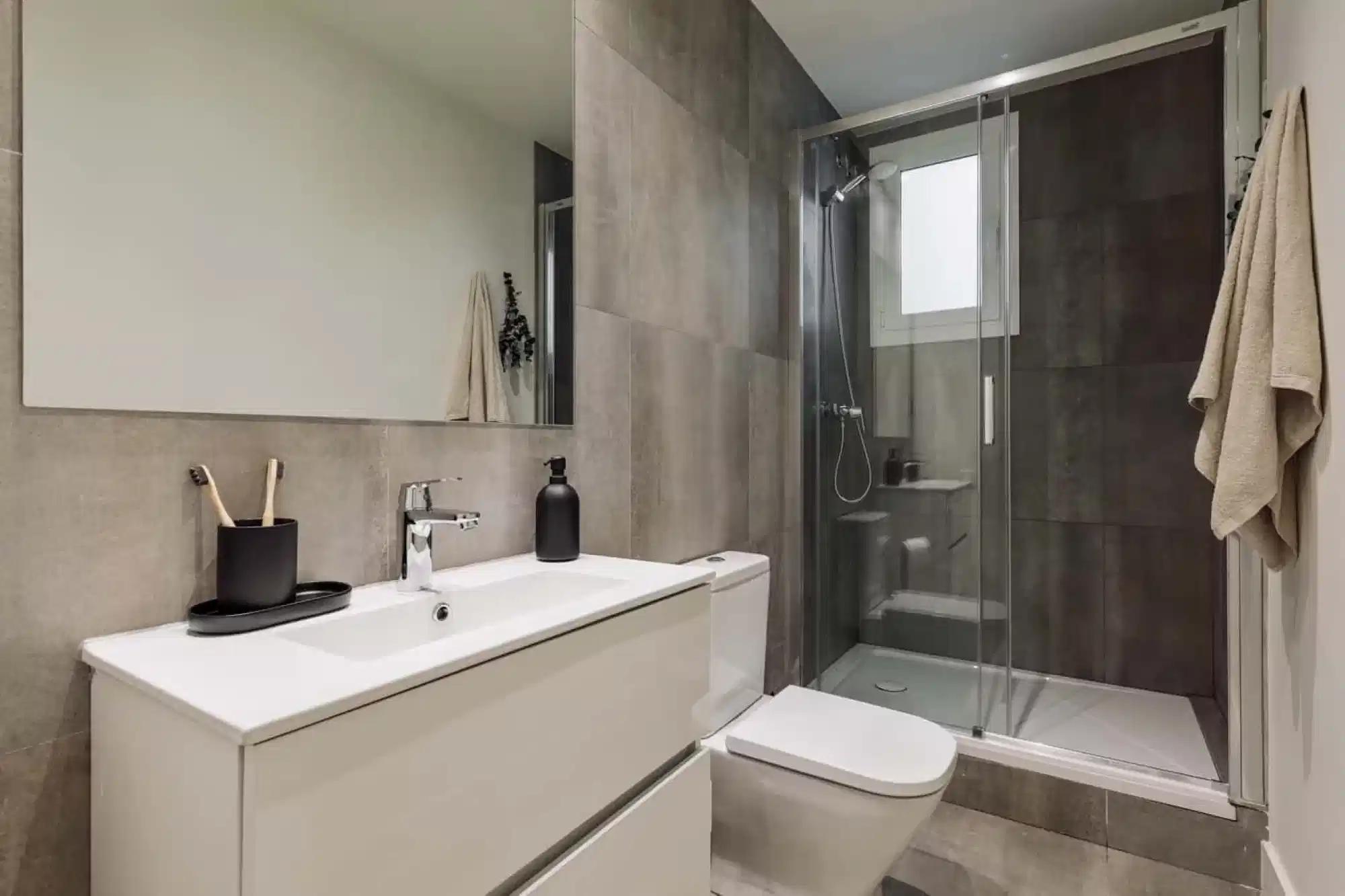 Exterior?w=400&h=260&fit=crop&q=40&auto=format&trim=auto