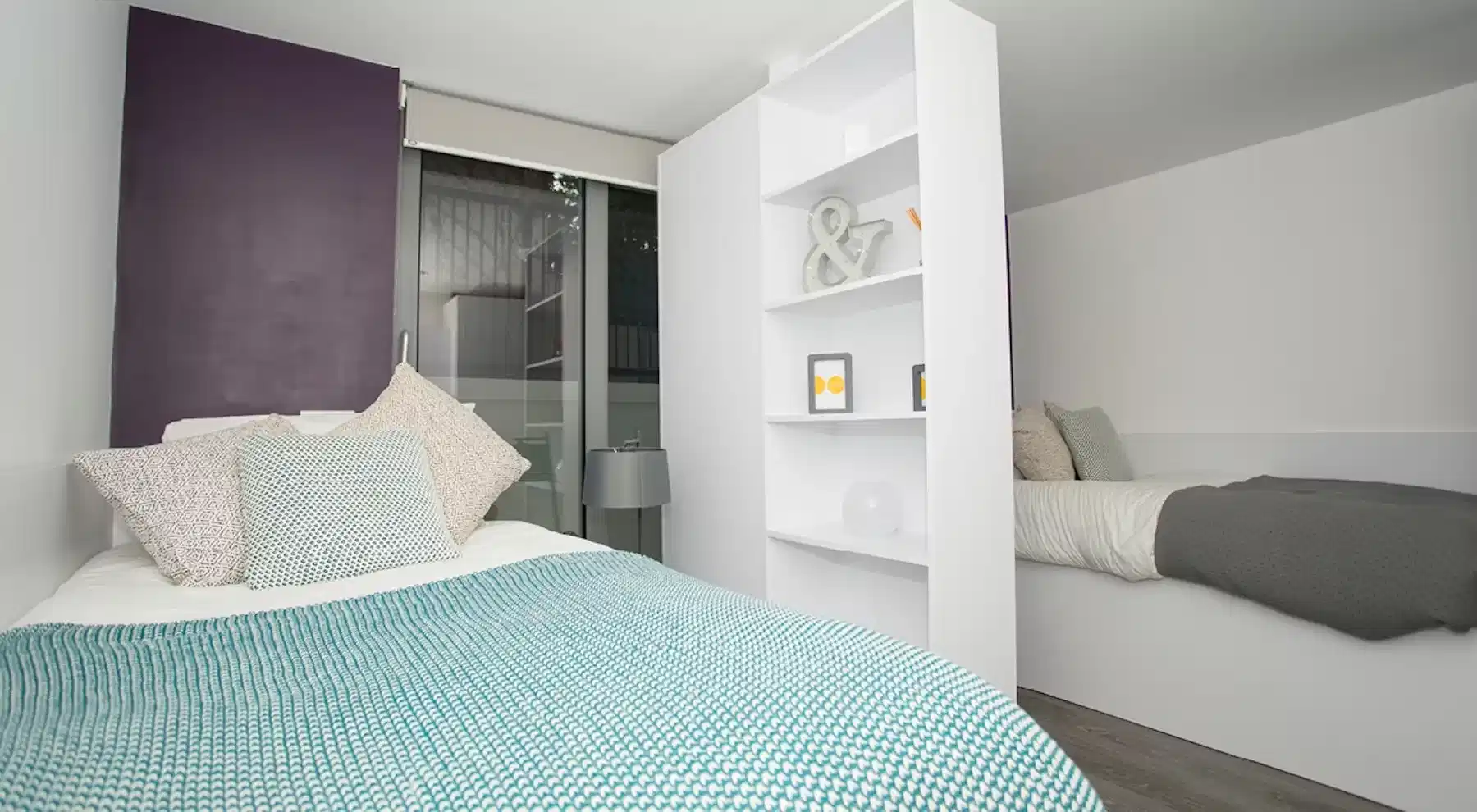 Amenities?w=400&h=260&fit=crop&q=40&auto=format&trim=auto