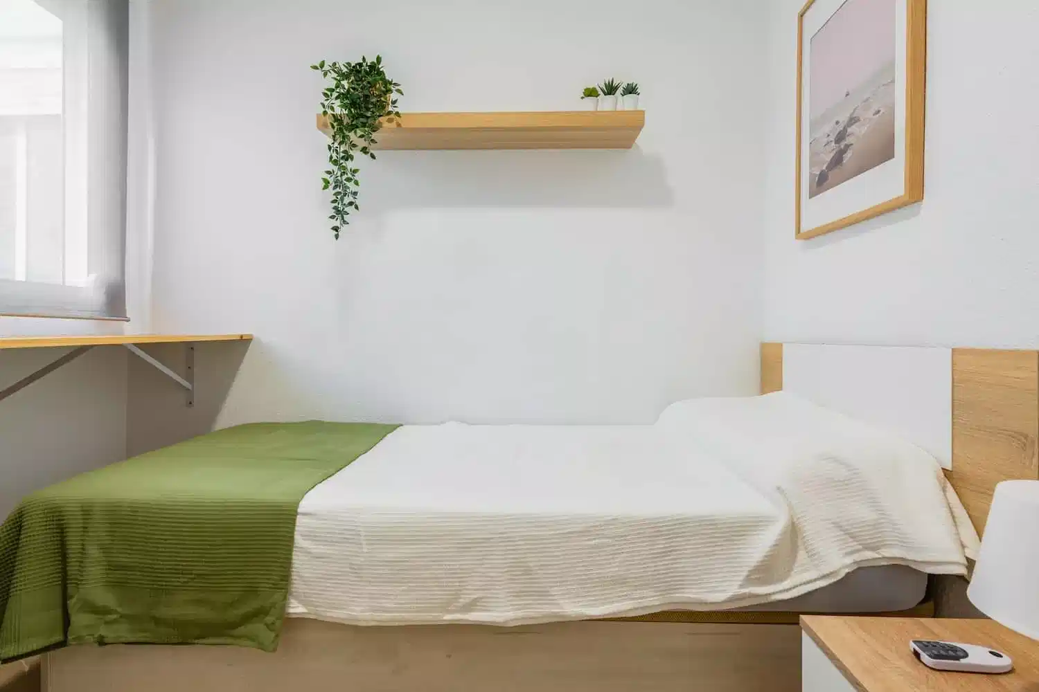 Exterior?w=400&h=260&fit=crop&q=40&auto=format&trim=auto