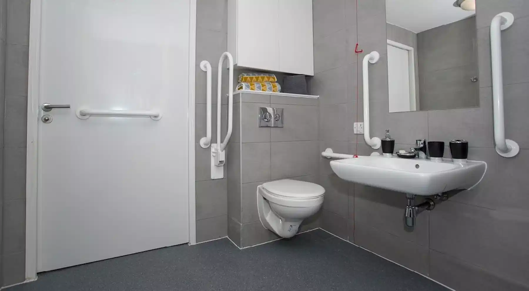 Amenities?w=400&h=260&fit=crop&q=40&auto=format&trim=auto