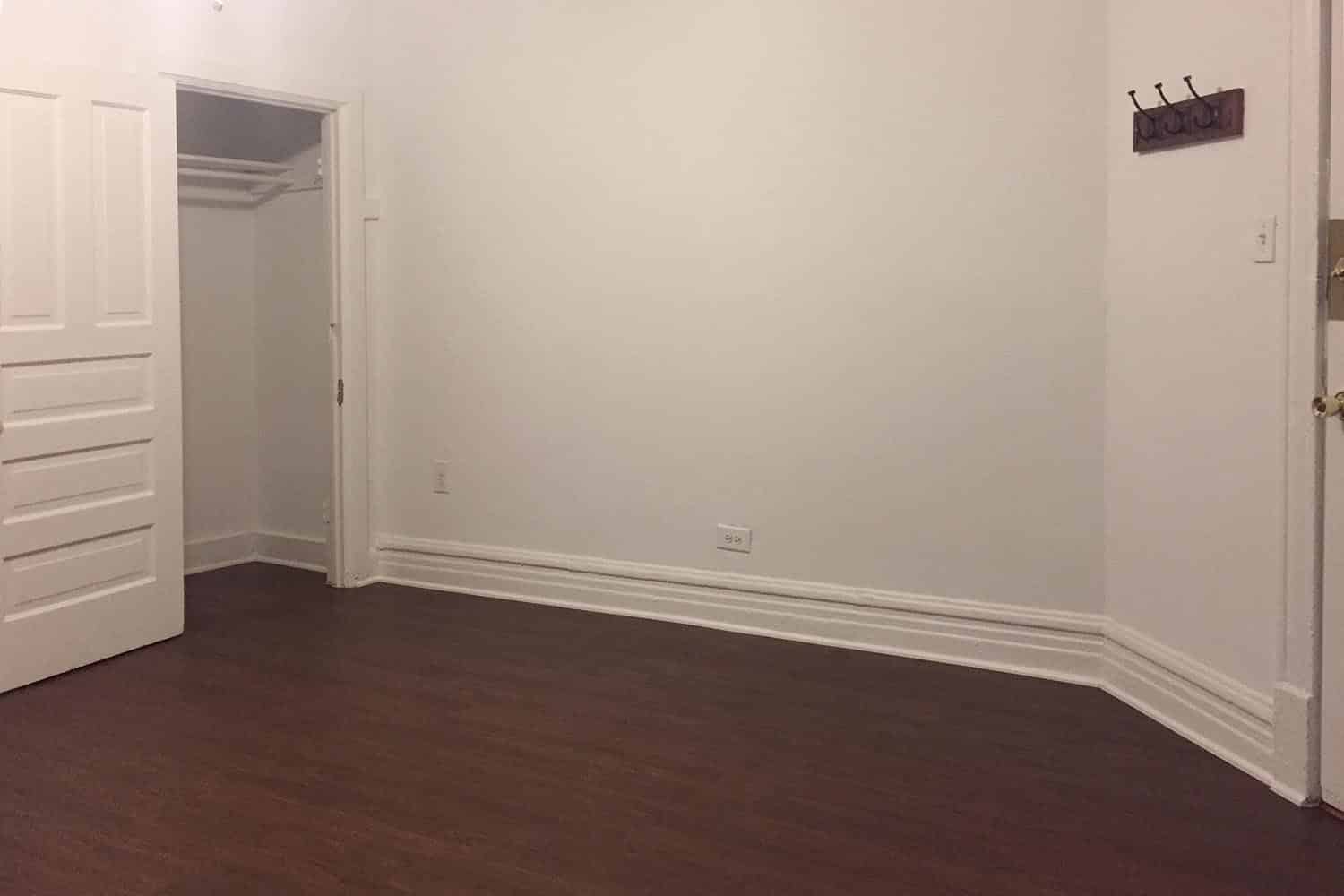 Room?w=400&h=260&fit=crop&q=40&auto=format&trim=auto
