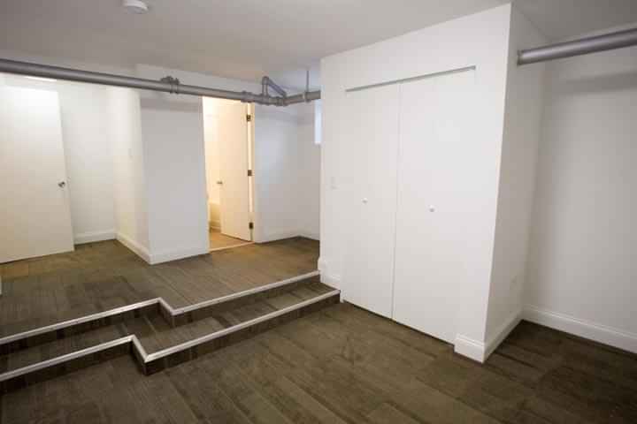 5325 S. Hyde Park Boulevard, Chicago - Chicago, Illinois, United States - Room