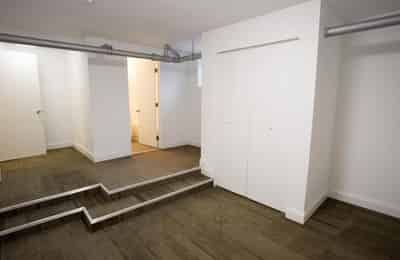 5325 S. Hyde Park Boulevard, Chicago - Chicago, Illinois, United States - Room