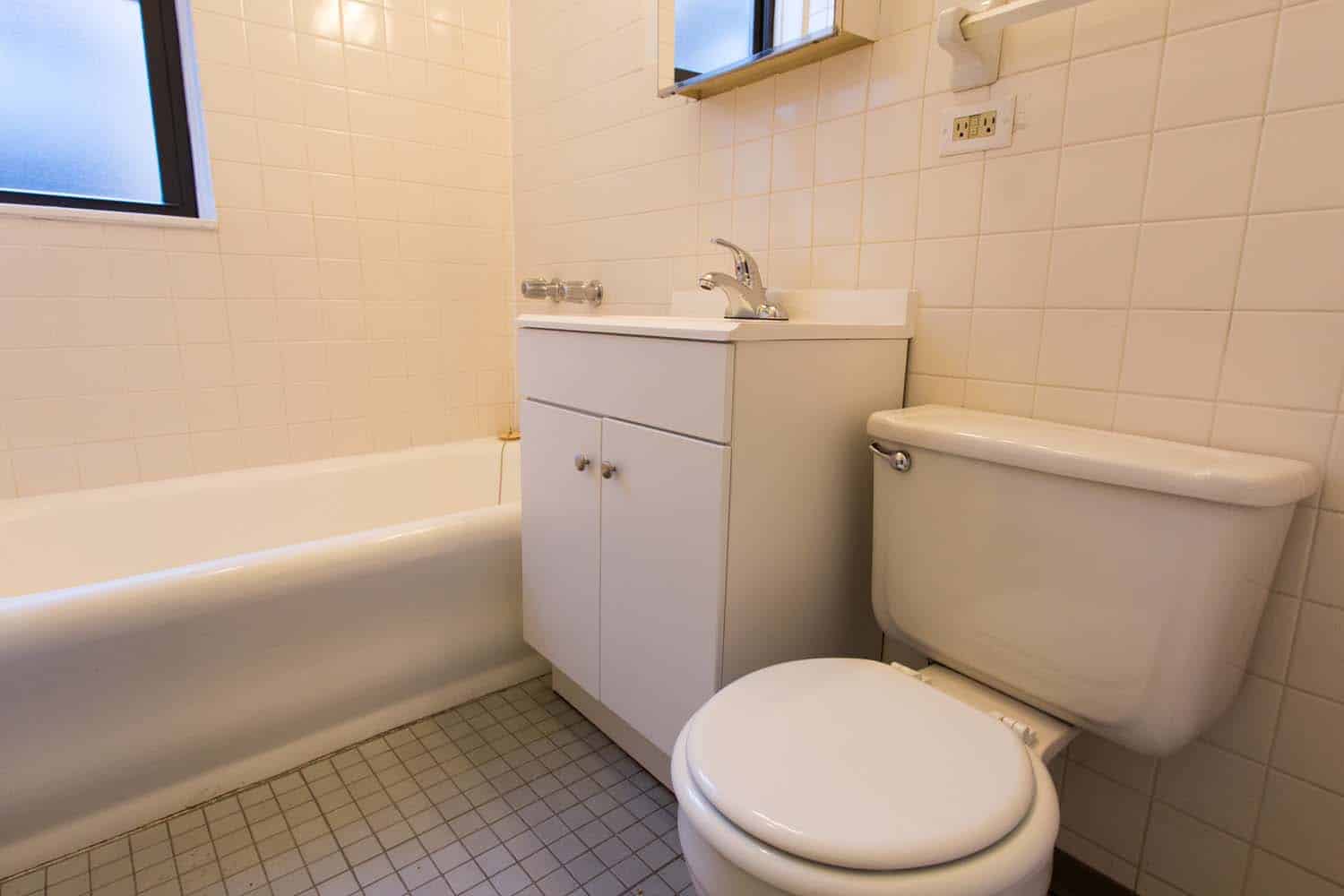 Exterior?w=400&h=260&fit=crop&q=40&auto=format&trim=auto