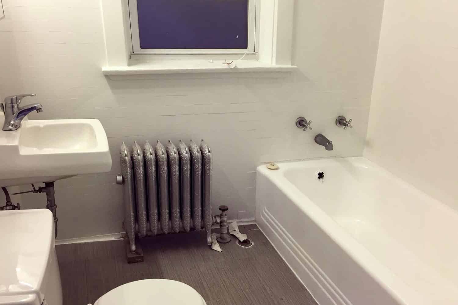 5049 S. Drexel Boulevard, Chicago - Chicago, Illinois, United States - Bathroom