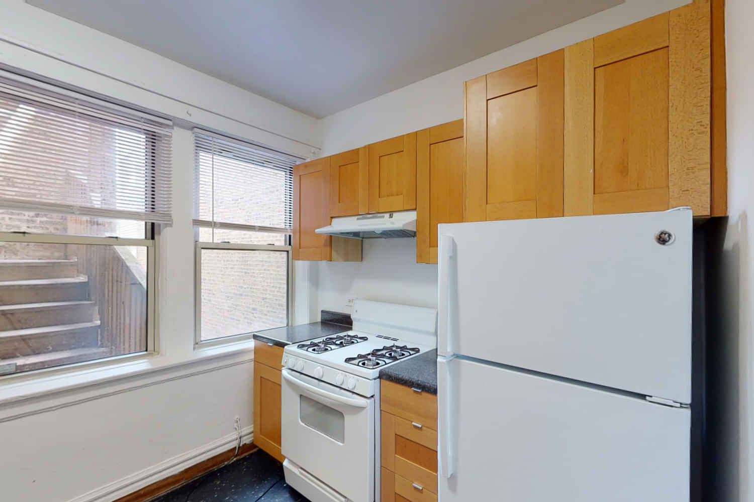 5429 S. Woodlawn Avenue, Chicago - Chicago, Illinois, United States - Kitchen