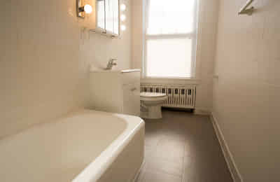 Room?w=400&h=260&fit=crop&q=40&auto=format&trim=auto