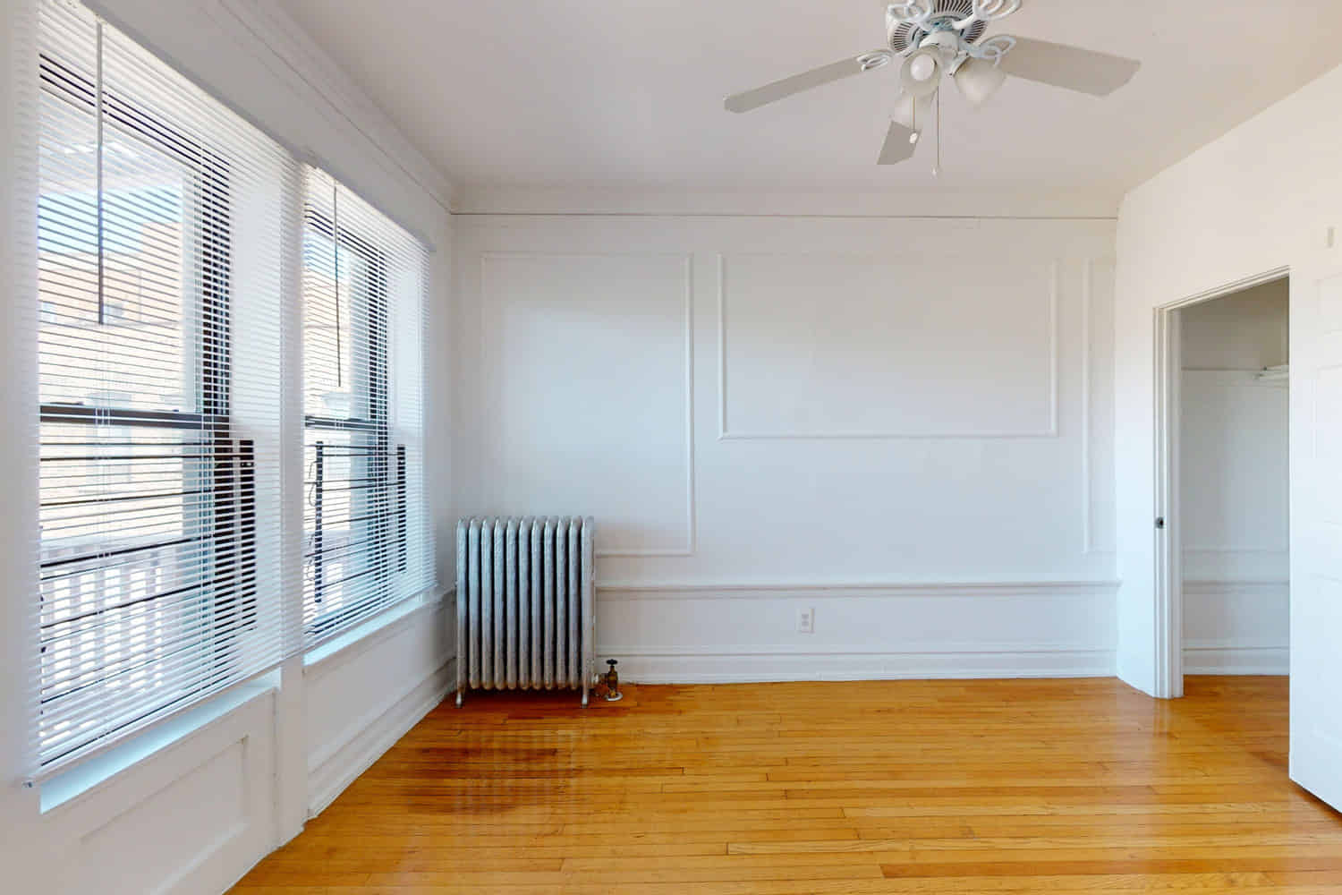 5300-5308 S. Greenwood Avenue, Chicago - Chicago, Illinois, United States - Room