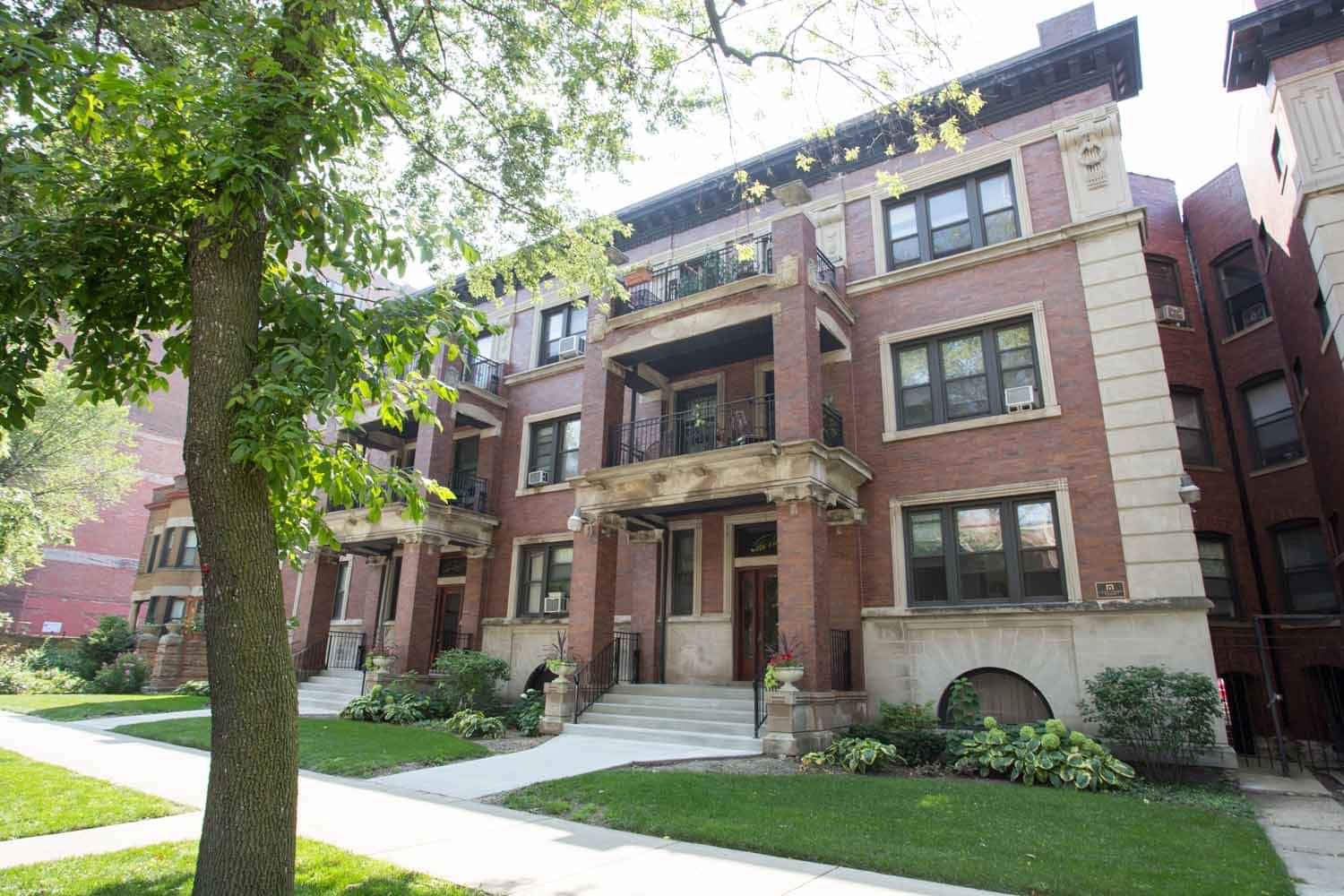 Amenities?w=400&h=260&fit=crop&q=40&auto=format&trim=auto