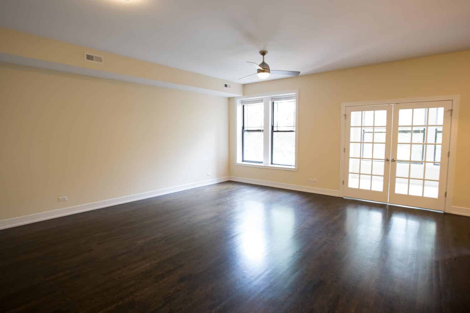 5337 S. Hyde Park Boulevard, Chicago - Chicago, Illinois, United States - Room