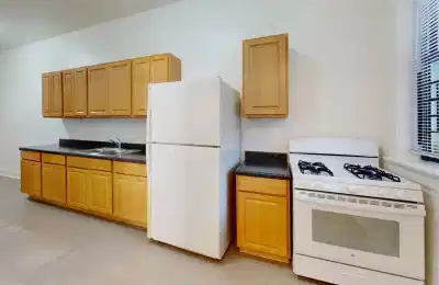 5218-5220 S. Kimbark Avenue, Chicago - Chicago, Illinois, United States - Kitchen