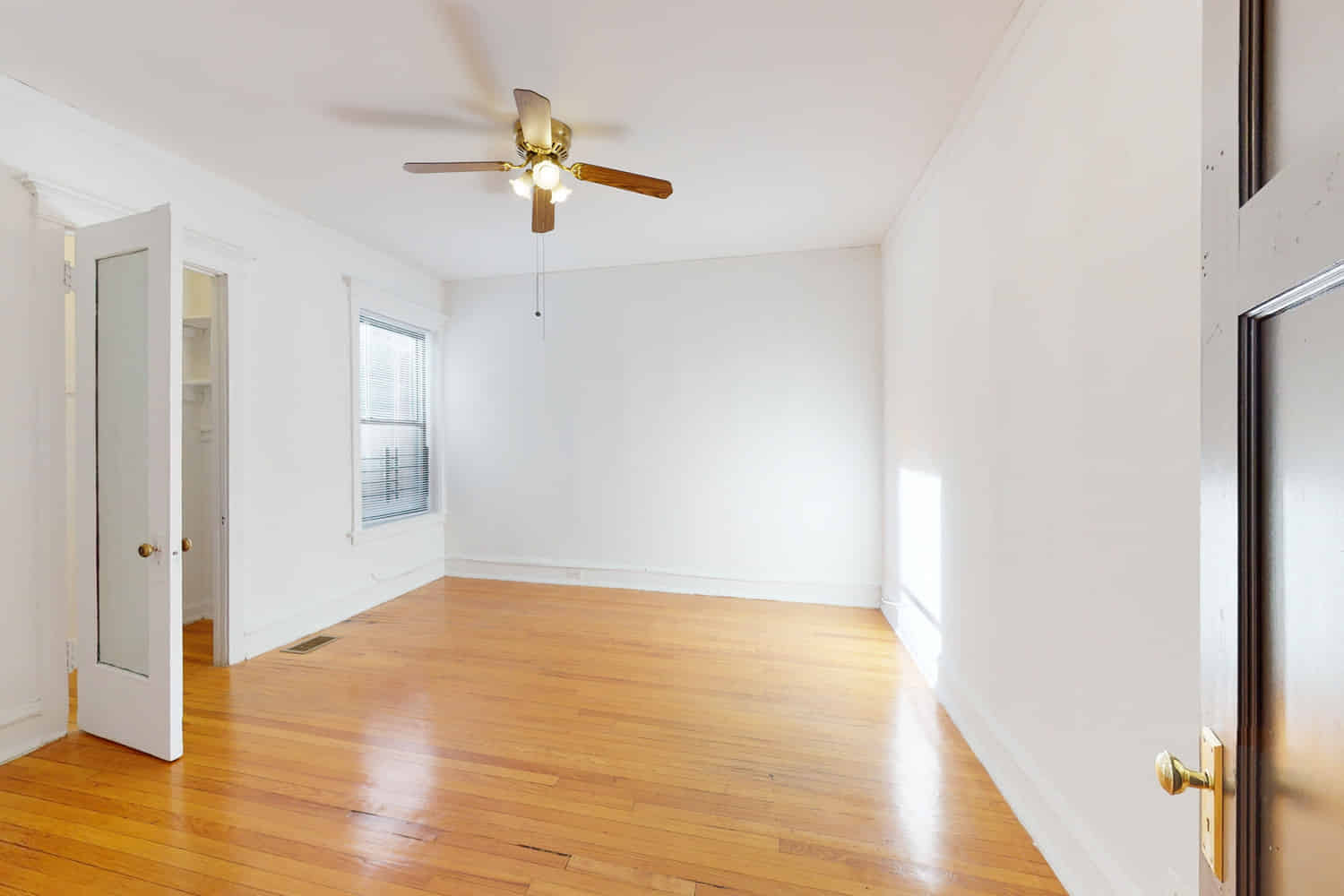 5218-5220 S. Kimbark Avenue, Chicago - Chicago, Illinois, United States - Room